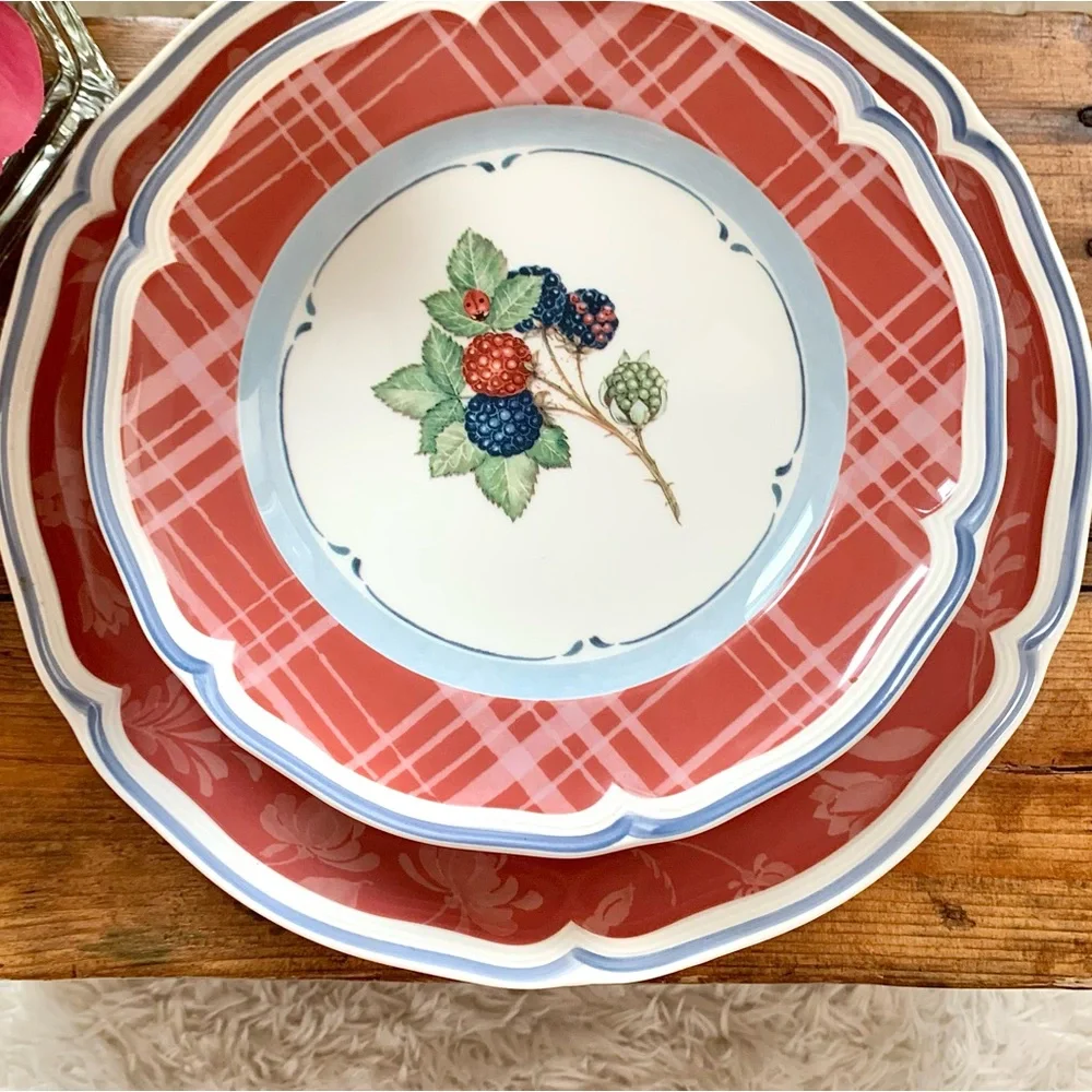 Villeroy & Boch SET of 2 Cottage Berries 8” Salad Plates Country Collection Red